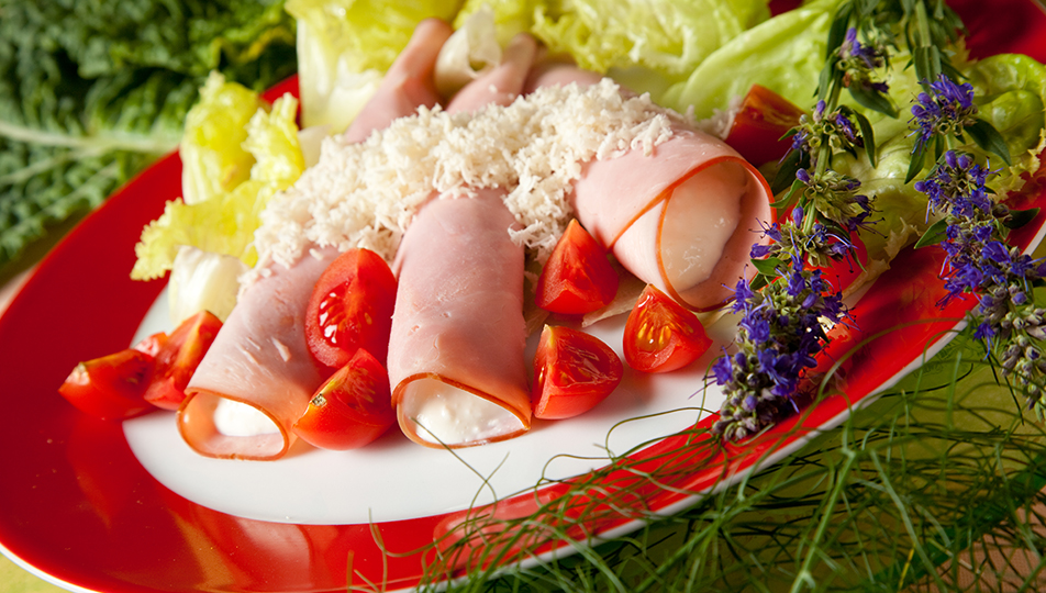 Schinkenröllchen mit Krentopfenfülle – Steirergemüse